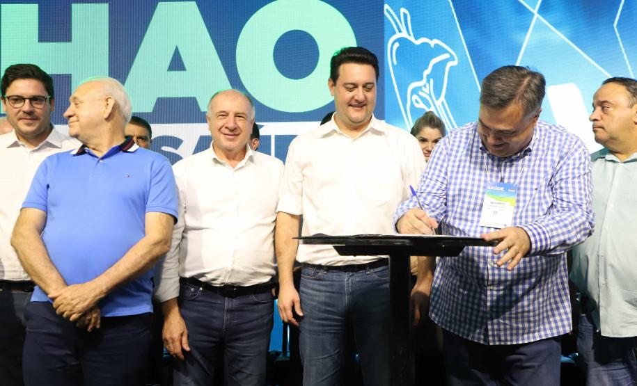 Governador anuncia R$ 1 bilhão para fortalecer a saúde no Paraná