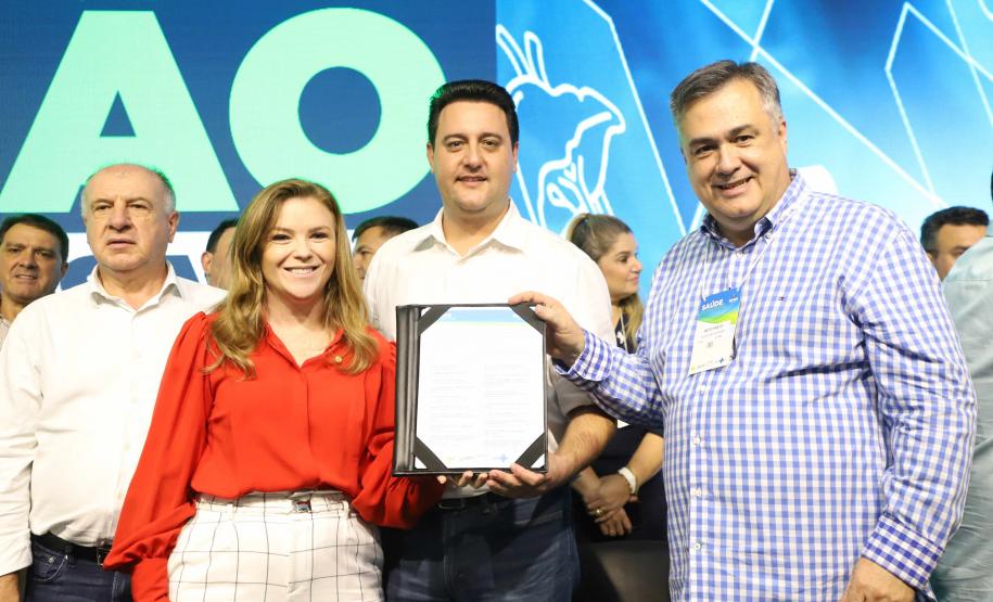 Governador anuncia R$ 1 bilhão para fortalecer a saúde no Paraná