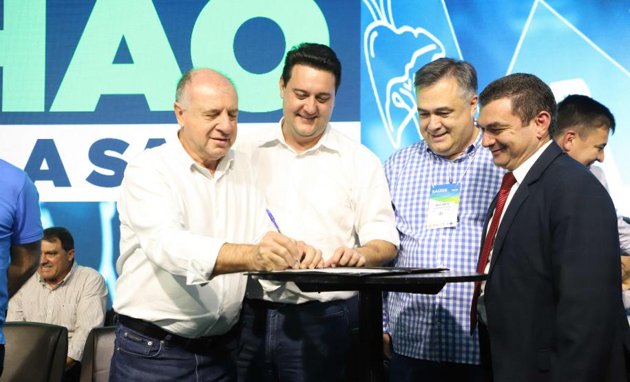 Governador anuncia R$ 1 bilhão para fortalecer a saúde no Paraná