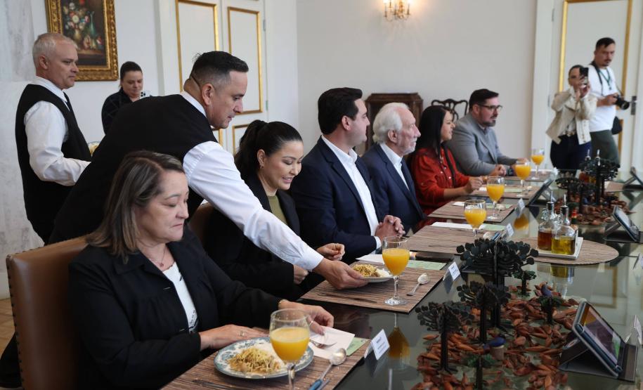 Com ganhos salariais, Governo propõe valorização para os funcionários da educação básica