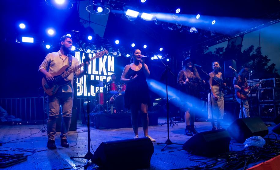 Palcos Sunset: artistas paranaenses seguem agitando os fins de tarde no Litoral