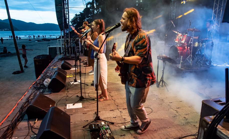 Palcos Sunset: artistas paranaenses seguem agitando os fins de tarde no Litoral