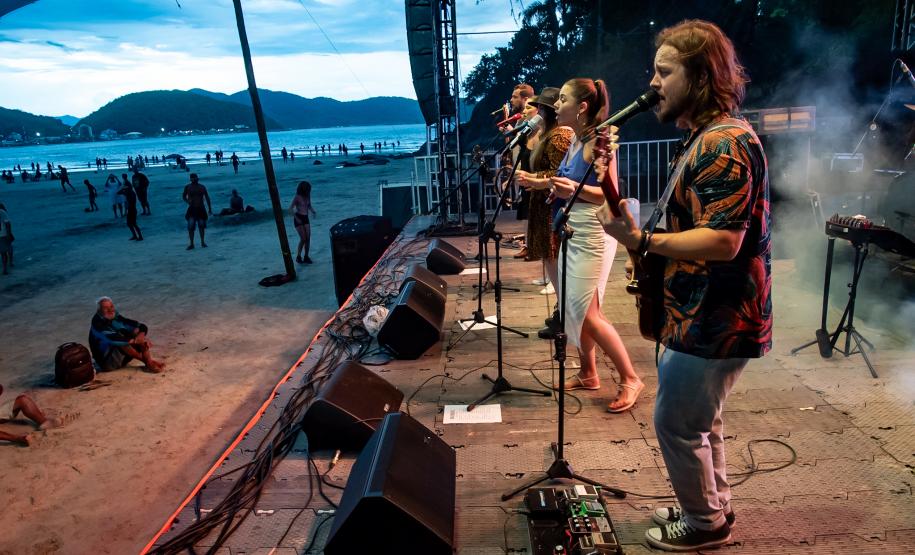 Palcos Sunset: artistas paranaenses seguem agitando os fins de tarde no Litoral