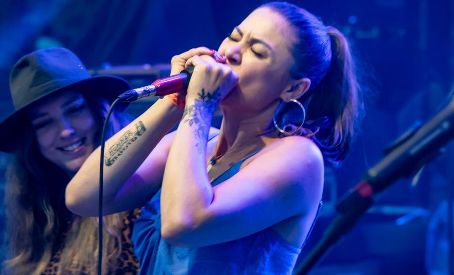 Palcos Sunset: artistas paranaenses seguem agitando os fins de tarde no Litoral