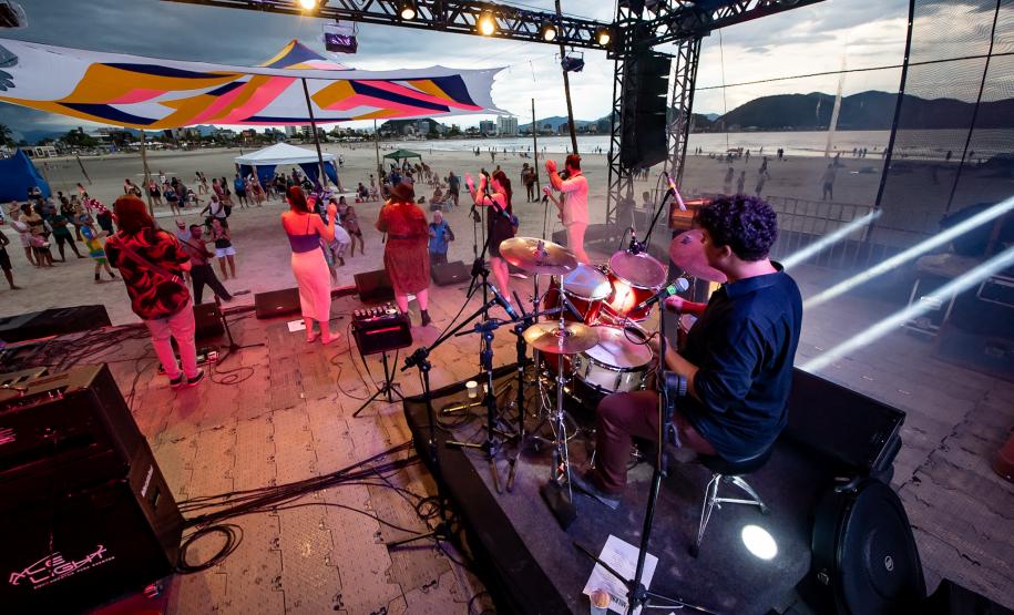 Palcos Sunset: artistas paranaenses seguem agitando os fins de tarde no Litoral