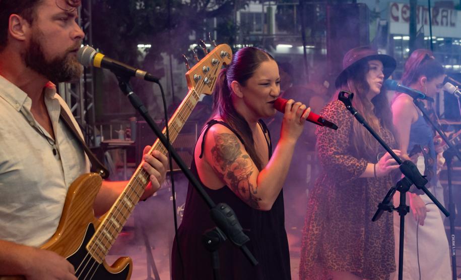 Palcos Sunset: artistas paranaenses seguem agitando os fins de tarde no Litoral