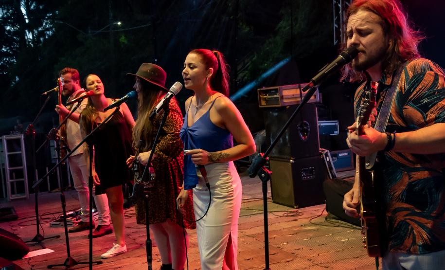 Palcos Sunset: artistas paranaenses seguem agitando os fins de tarde no Litoral