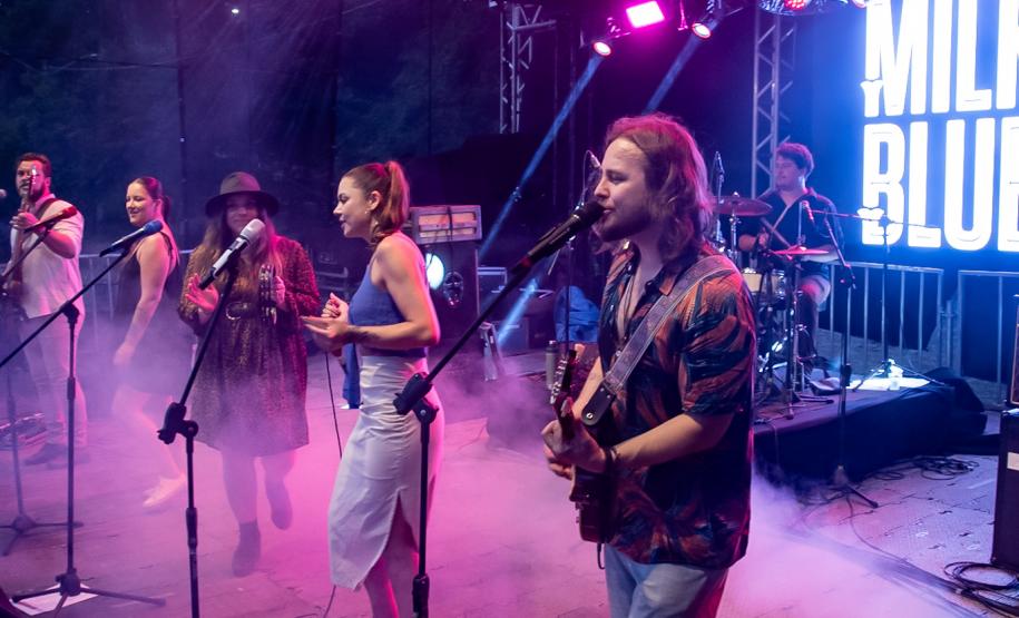 Palcos Sunset: artistas paranaenses seguem agitando os fins de tarde no Litoral