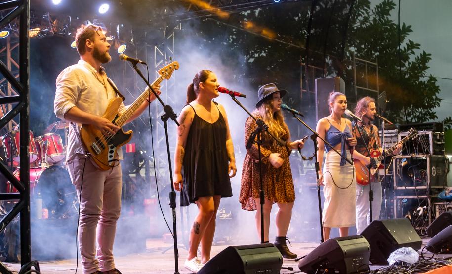 Palcos Sunset: artistas paranaenses seguem agitando os fins de tarde no Litoral