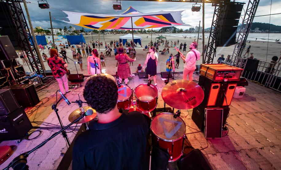 Palcos Sunset: artistas paranaenses seguem agitando os fins de tarde no Litoral