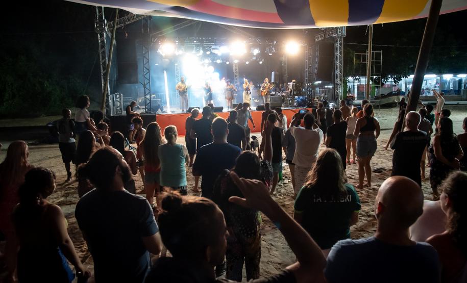 Palcos Sunset: artistas paranaenses seguem agitando os fins de tarde no Litoral