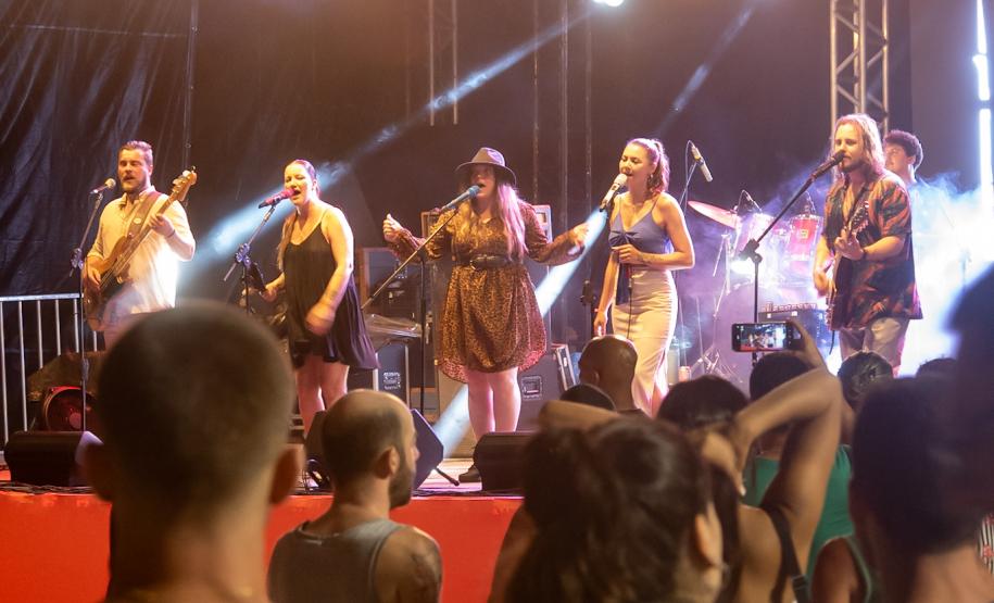 Palcos Sunset: artistas paranaenses seguem agitando os fins de tarde no Litoral