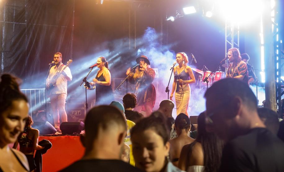 Palcos Sunset: artistas paranaenses seguem agitando os fins de tarde no Litoral