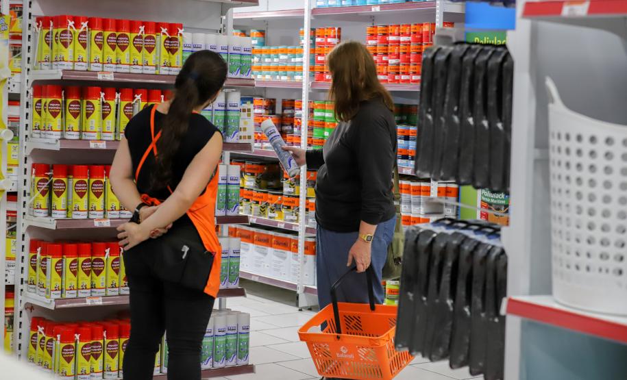 Agências do Trabalhador têm 10 mil vagas com carteira assinada em todas as regiões do Paraná