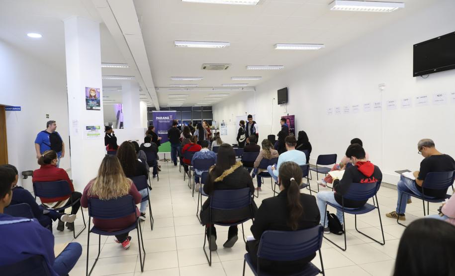 Agências do Trabalhador têm 10 mil vagas com carteira assinada em todas as regiões do Paraná