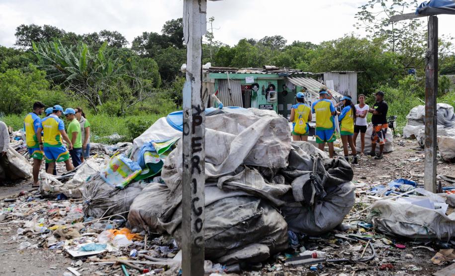 Mais de 300 profissionais trabalham na conscientização contra a dengue no Litoral