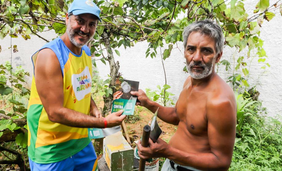 Mais de 300 profissionais trabalham na conscientização contra a dengue no Litoral
