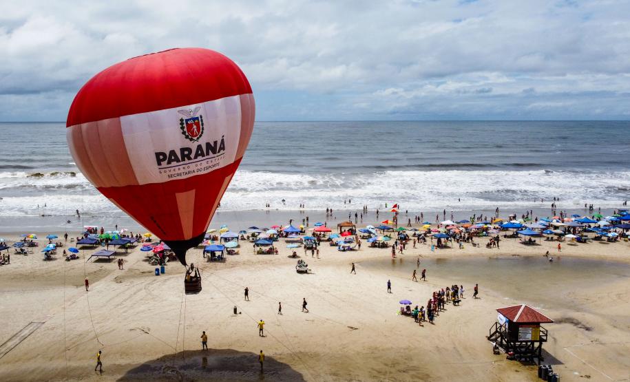 Voos de balão do Verão Maior Paraná atraíram mais de mil participantes no Litoral