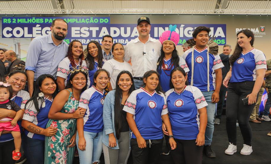 Estado investe R$ 1,3 bilhão em obras nas escolas e coloca ponto final nas salas de madeira