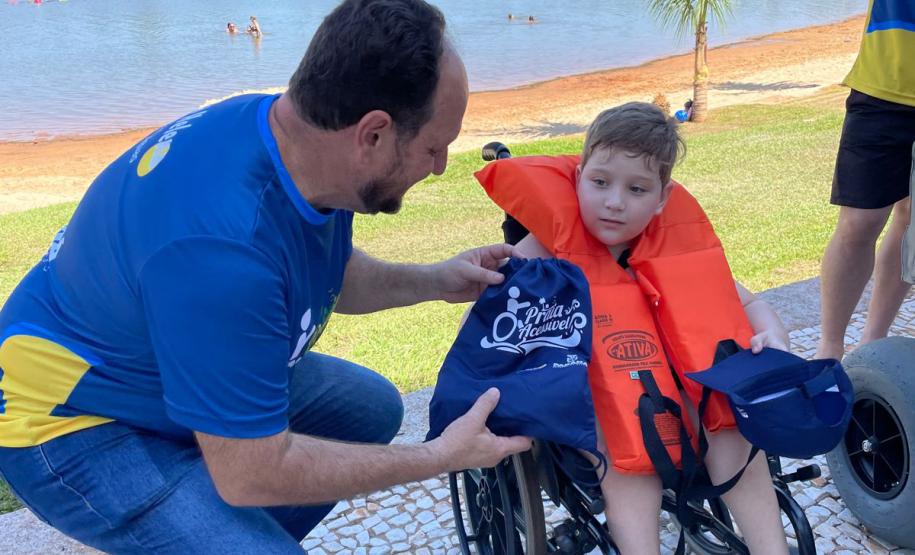 Acessibilidade: Governo do Paraná disponibiliza cadeiras anfíbias na Costa Oeste