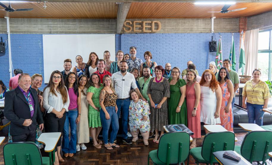 1.195 professores e pedagogos começam a tomar posse para reforçar educação do Paraná