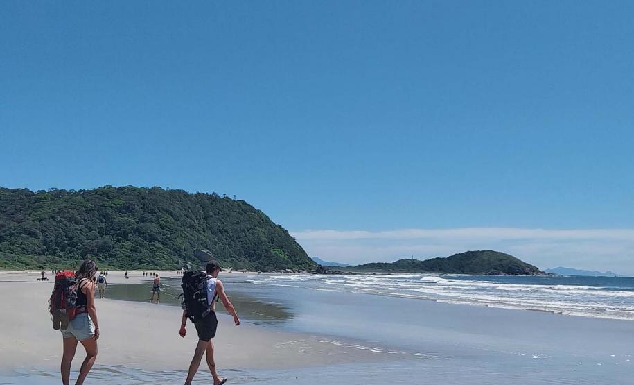 Mais de 4,9 mil turistas curtiram a Ilha do Mel no primeiro fim de semana do ano