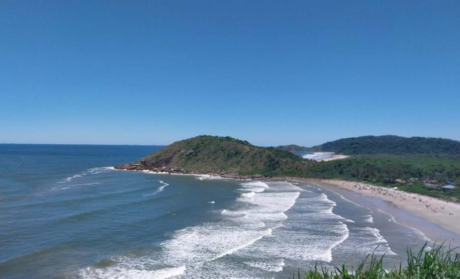 Mais de 4,9 mil turistas curtiram a Ilha do Mel no primeiro fim de semana do ano