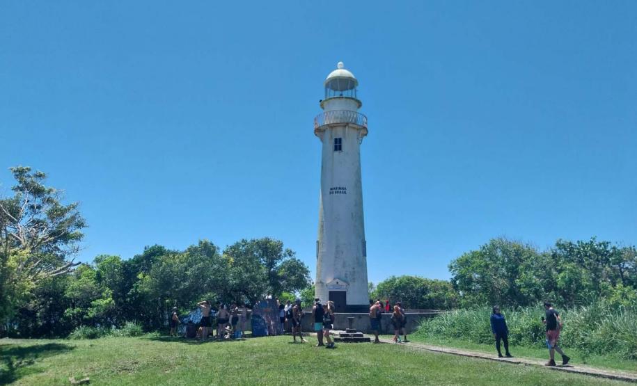 Mais de 4,9 mil turistas curtiram a Ilha do Mel no primeiro fim de semana do ano