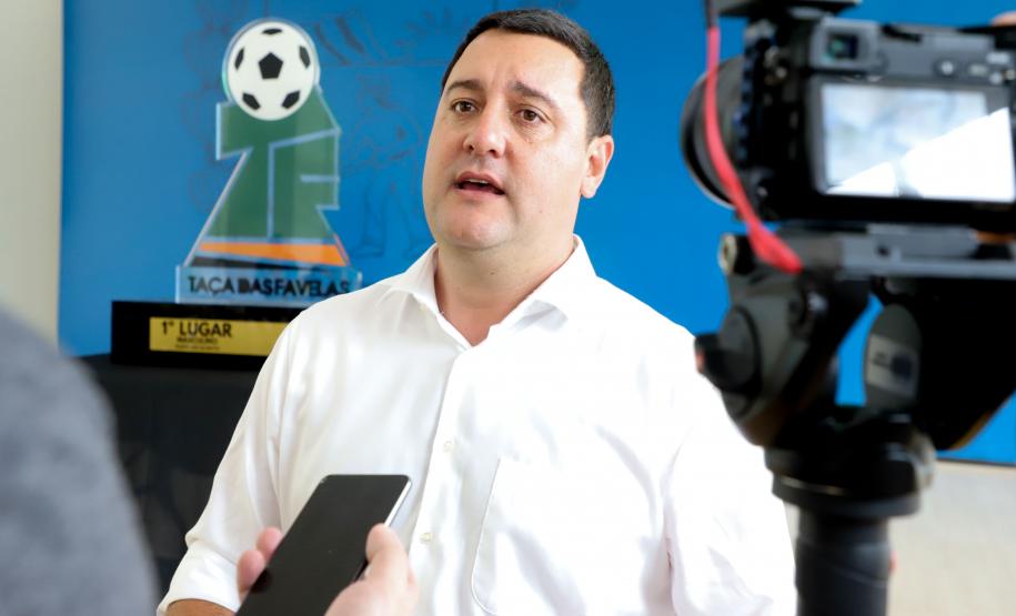 Conquista inédita: governador recebe jovens paranaenses que levantaram a Taça das Favelas