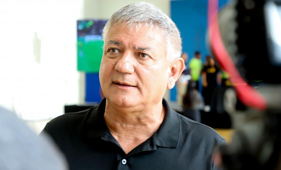 Conquista inédita: governador recebe jovens paranaenses que levantaram a Taça das Favelas