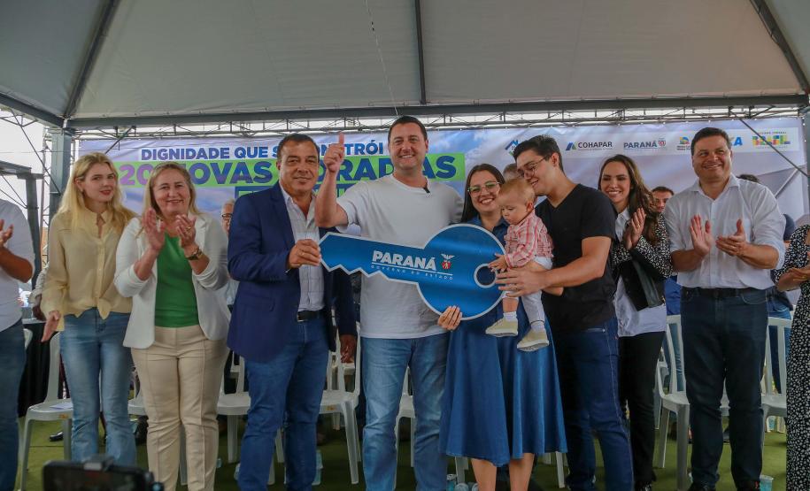 Com subsídio do Estado, 20 famílias de Marilena recebem as chaves da casa própria