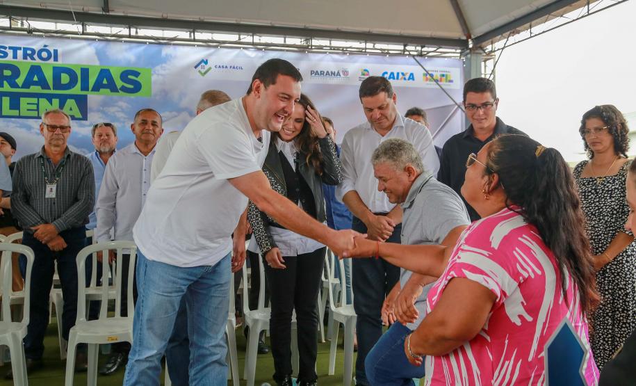 Com subsídio do Estado, 20 famílias de Marilena recebem as chaves da casa própria