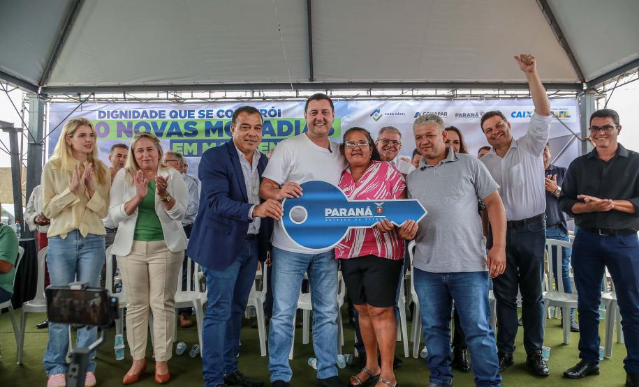 Com subsídio do Estado, 20 famílias de Marilena recebem as chaves da casa própria