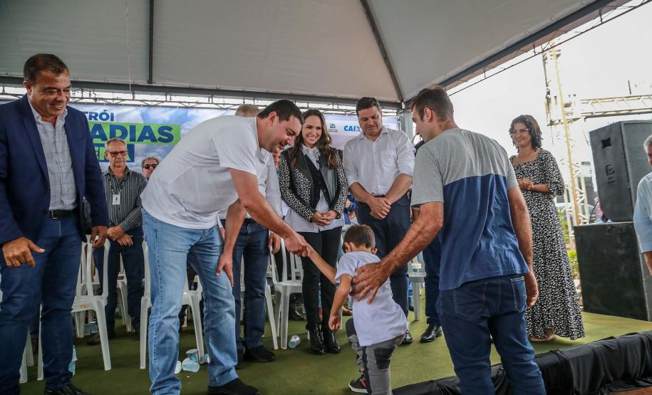Com subsídio do Estado, 20 famílias de Marilena recebem as chaves da casa própria