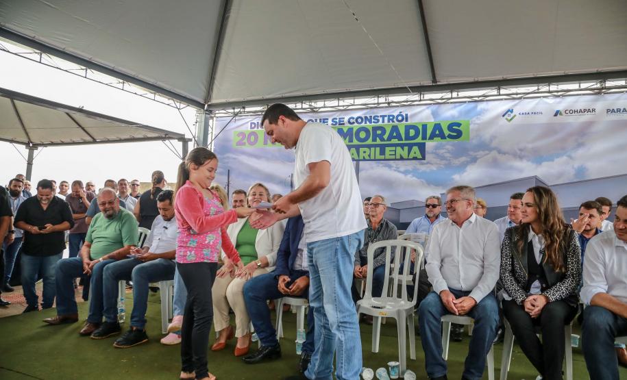 Com subsídio do Estado, 20 famílias de Marilena recebem as chaves da casa própria