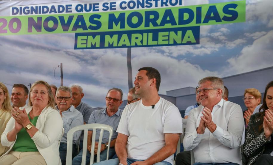 Com subsídio do Estado, 20 famílias de Marilena recebem as chaves da casa própria