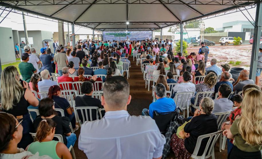 Com subsídio do Estado, 20 famílias de Marilena recebem as chaves da casa própria