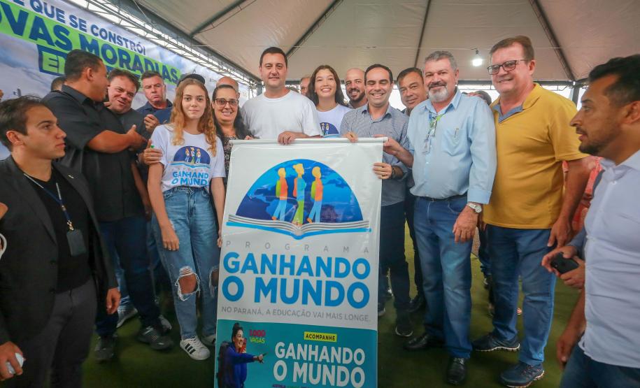 Com subsídio do Estado, 20 famílias de Marilena recebem as chaves da casa própria