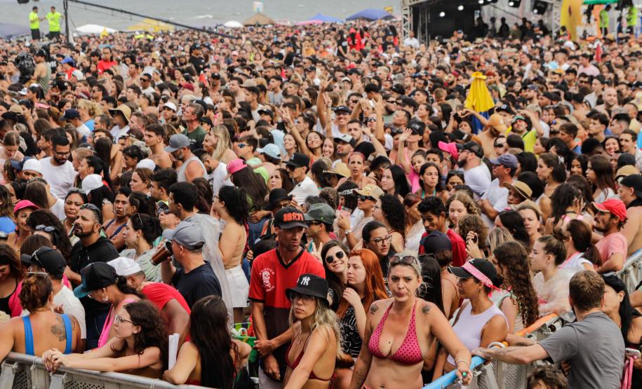 Segunda semana de shows nas praias termina com muito sertanejo para 110 mil pessoas