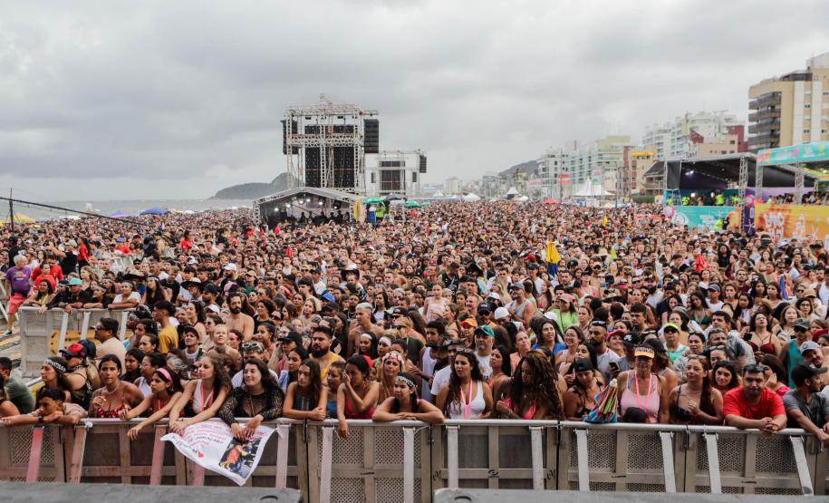 Segunda semana de shows nas praias termina com muito sertanejo para 110 mil pessoas