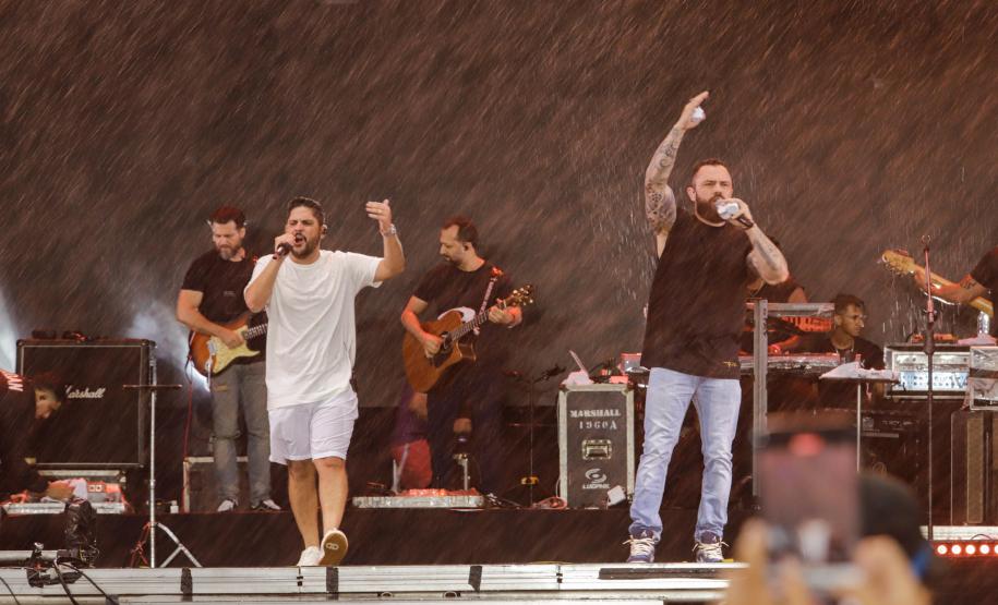 Segunda semana de shows nas praias termina com muito sertanejo para 110 mil pessoas