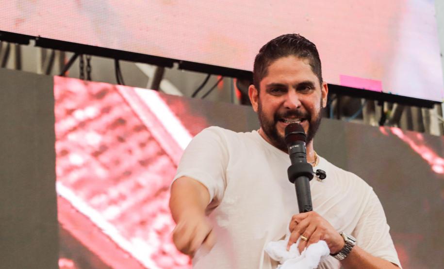 Segunda semana de shows nas praias termina com muito sertanejo para 110 mil pessoas