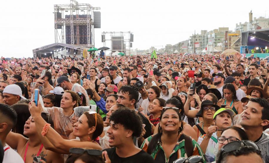 Segunda semana de shows nas praias termina com muito sertanejo para 110 mil pessoas