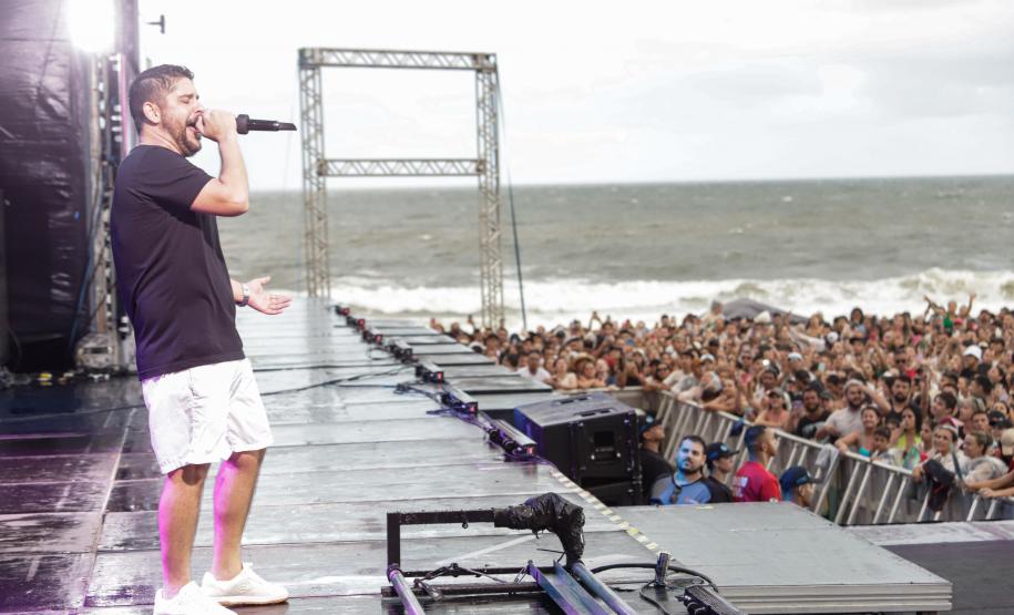 Segunda semana de shows nas praias termina com muito sertanejo para 110 mil pessoas