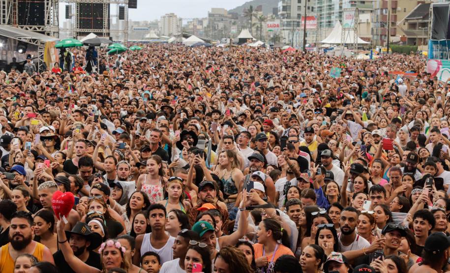 Segunda semana de shows nas praias termina com muito sertanejo para 110 mil pessoas