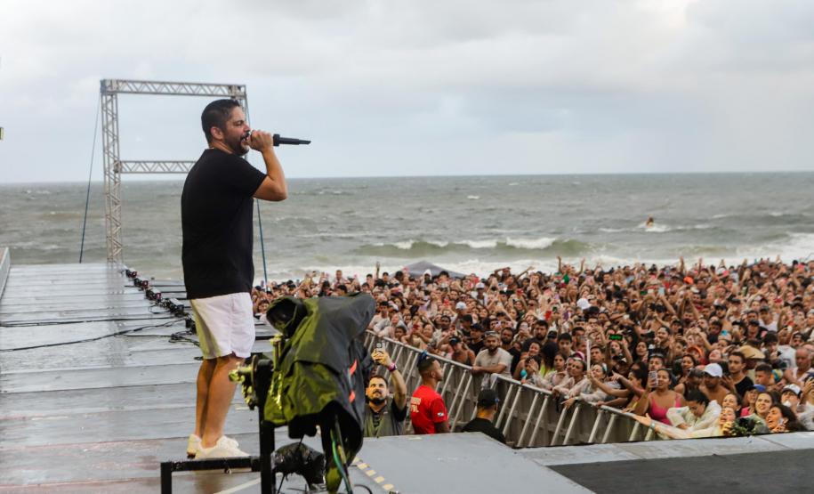 Segunda semana de shows nas praias termina com muito sertanejo para 110 mil pessoas