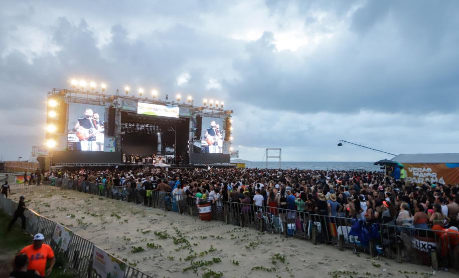 Segunda semana de shows nas praias termina com muito sertanejo para 110 mil pessoas