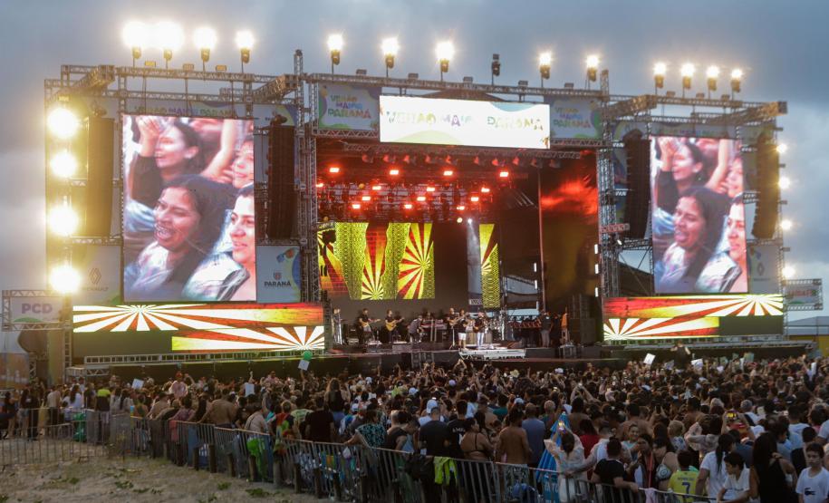 Segunda semana de shows nas praias termina com muito sertanejo para 110 mil pessoas
