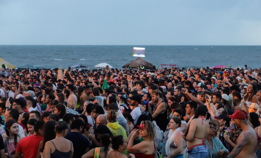 Segunda semana de shows nas praias termina com muito sertanejo para 110 mil pessoas