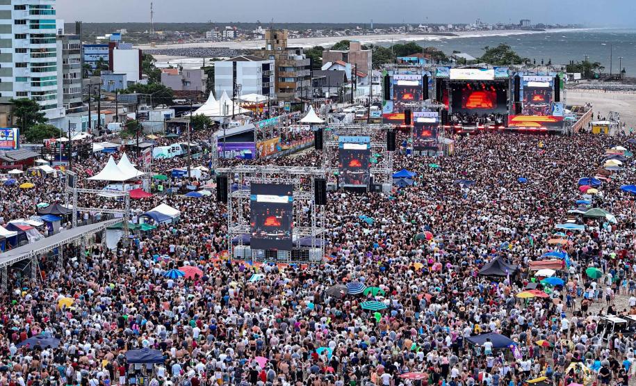 Segunda semana de shows nas praias termina com muito sertanejo para 110 mil pessoas